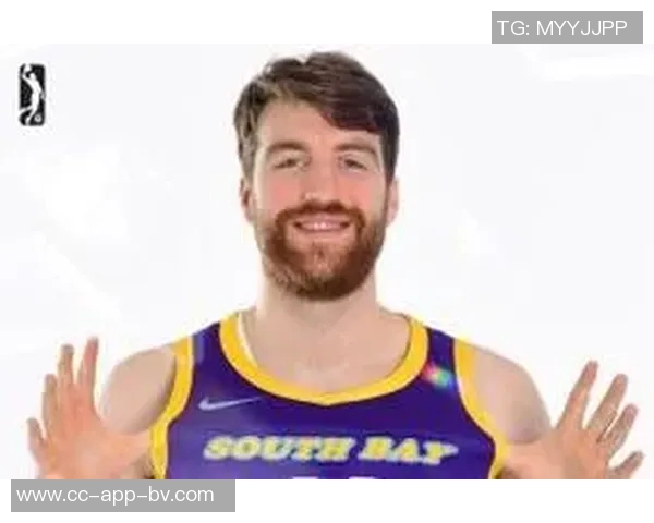 湖人双向合同球员蒂米G联盟崭露头角砍下27分8板7助展现古典内线风采