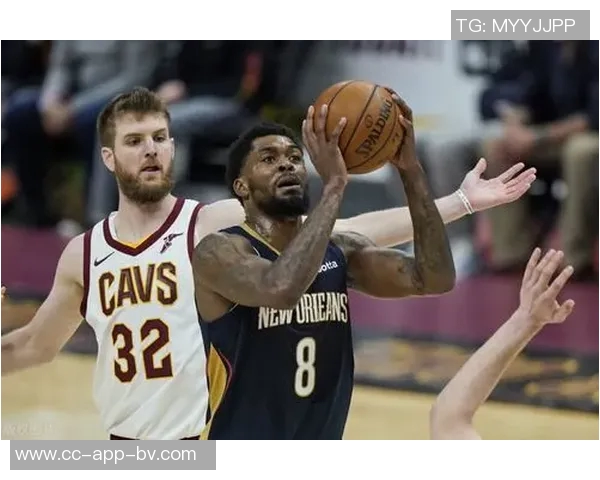 鹈鹕新秀费尔斯展示个性风格DIY克罗心主题球鞋引发关注